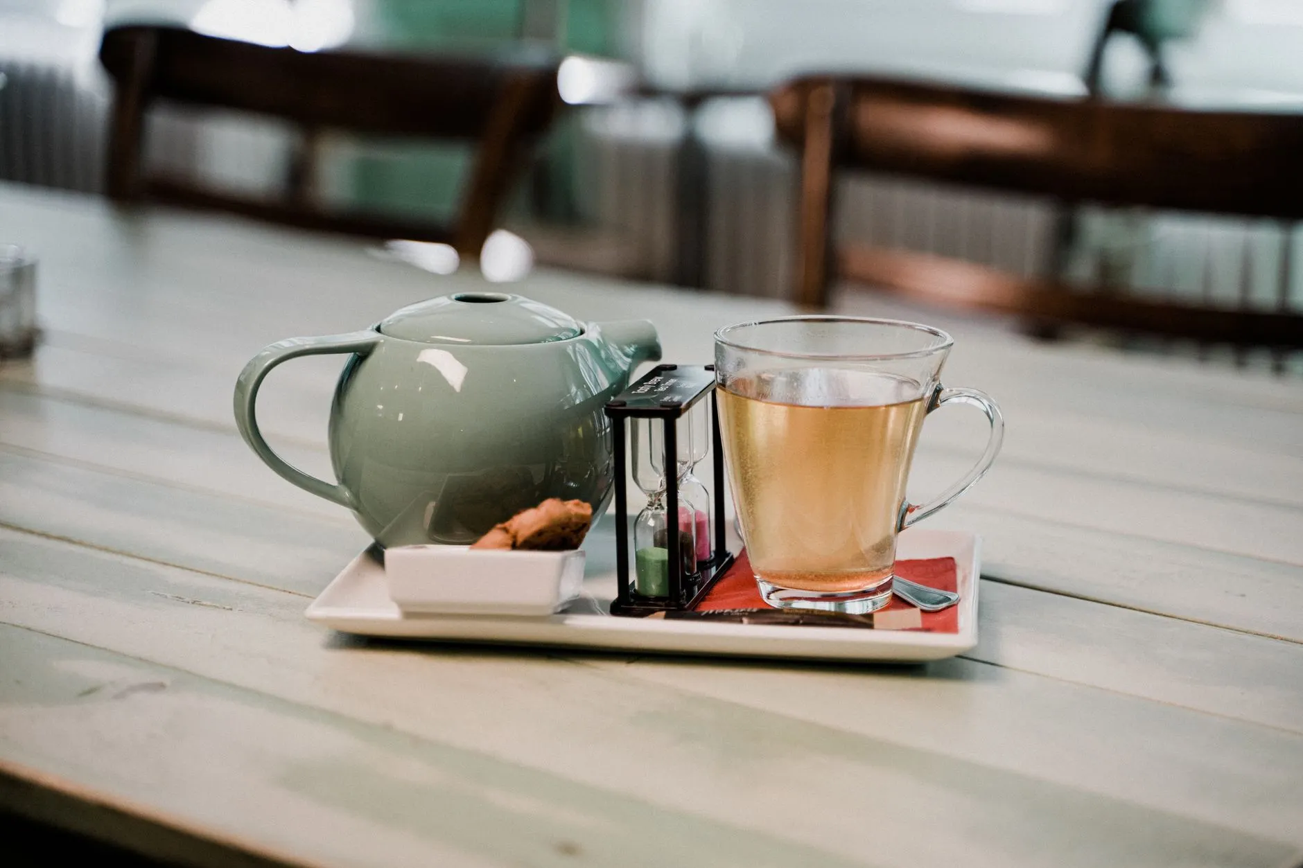 2025年杭州茶具行业新趋势:陶瓷茶具与玻璃茶具的市场定位分析正文配图 1