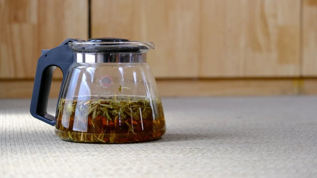 陶瓷茶具与紫砂壶在冲泡乌龙茶时的材质特性对比分析正文配图 2